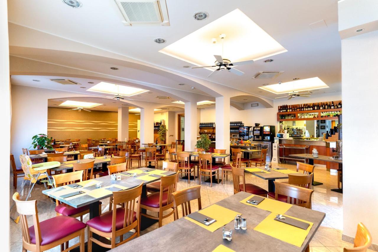 Hotel Angelus Rimini Ngoại thất bức ảnh